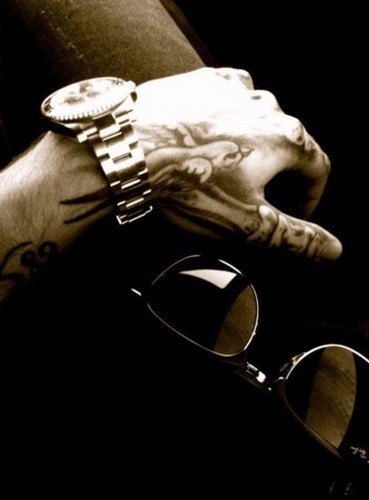  Bill Kaulitz's awesome hand tattoo!