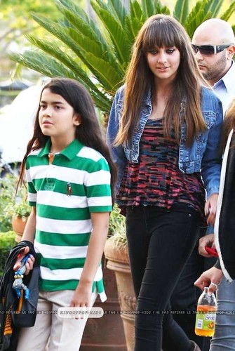  Blanket Jackson with his Sister in Calabasas