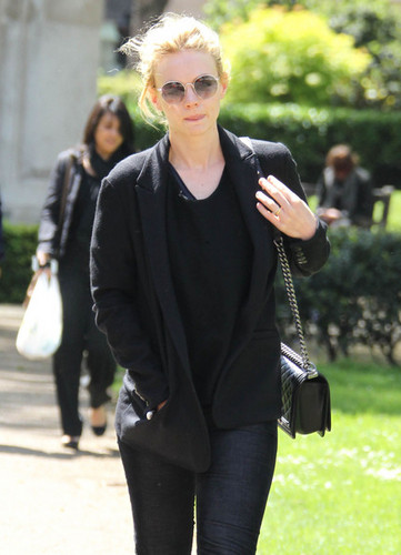  Carey Mulligan Out For A Walk In london May 15,2012