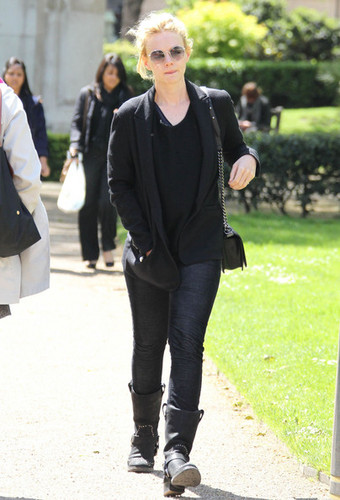  Carey Mulligan Out For A Walk In london May 15,2012