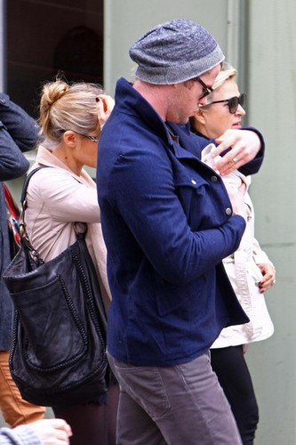  Chris Hemsworth & Elsa Step Out With Baby India