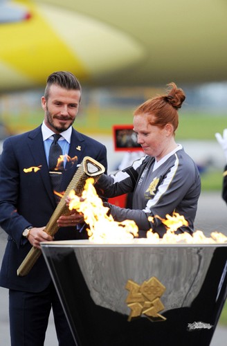  David With The ロンドン 2012 Olympic Games Flame At Royal Naval Air Station