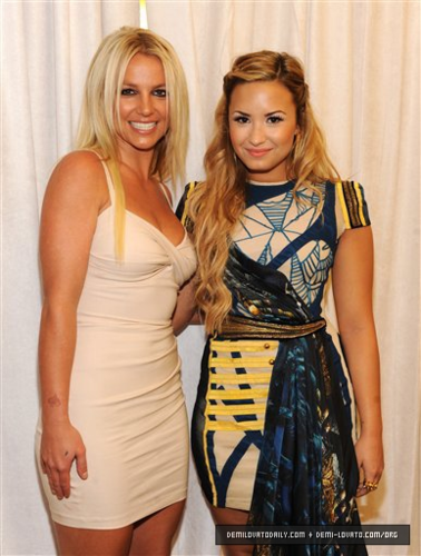  Demi - 2012 狐狸 Upfront Party - May 14, 2012