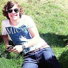  Harry in the घास