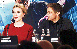  Jeremy & Scarlett at "The Avengers" press conference