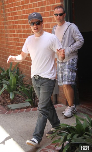  Josh and his dad visit the doctor's office in Beverly Hills