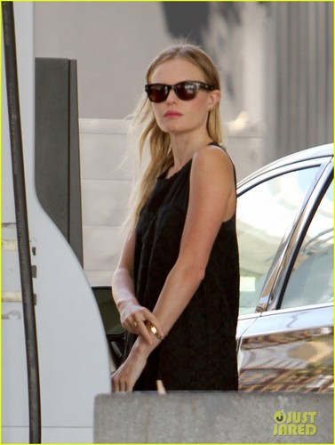  Kate Bosworth: Fashion Parties Can be 'Nerve-Racking'