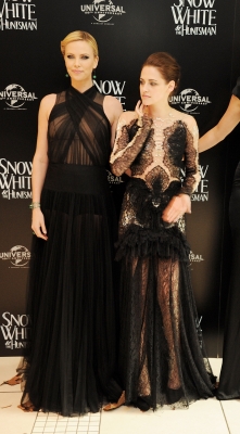Kristen at the London premiere of "Snow White and the Huntsman" {14/05/12 - Inside}