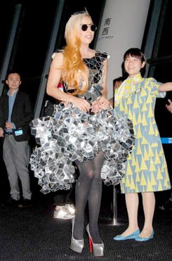  Lady Gaga at the Tokyo Sky বৃক্ষ