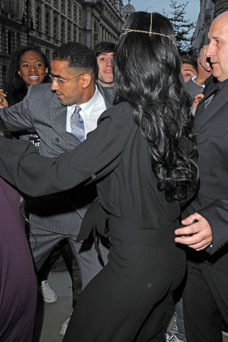  Leaving Her Hotel In Londra [19 May 2012]