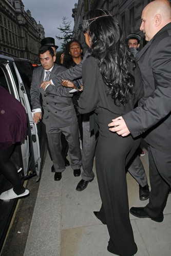  Leaving Her Hotel In Лондон [19 May 2012]