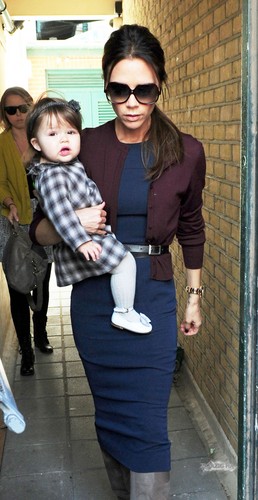  May 11th - Londres - Victoria And Harper Leaving Selfridges