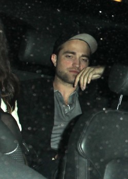 New Pics of Rob leaving A Londres Club Monday