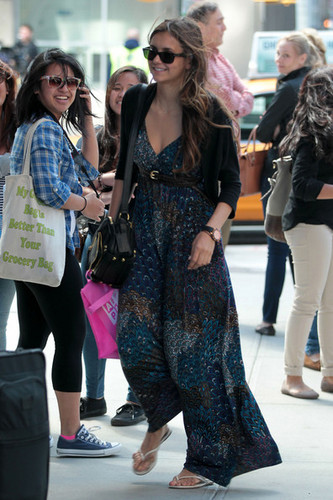  Nina and her mom leaving hotel in NYC May 11