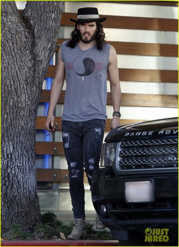  Russell Brand Compares MTV Movie Awards to 'The Avengers'