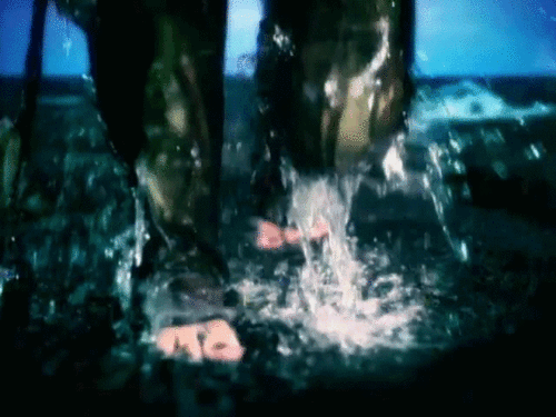  shakira in 'Whenever, Wherever' música video