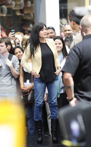  Shannen - Appears on 'Extra' at The Grove in LA, April 09, 2012