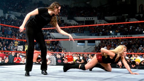  Stephanie McMahon - Classic mga litrato