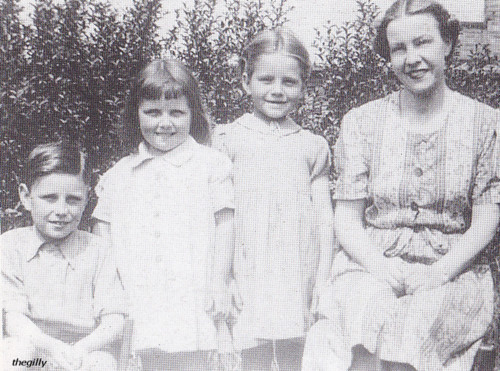  Stuart with his sisters and mother