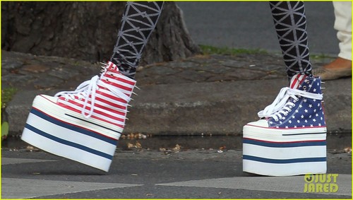  Willow Smith: Stars & Stripes Sky-High Sneakers!