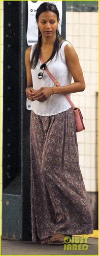  Zoe Saldana: Subway Smiles
