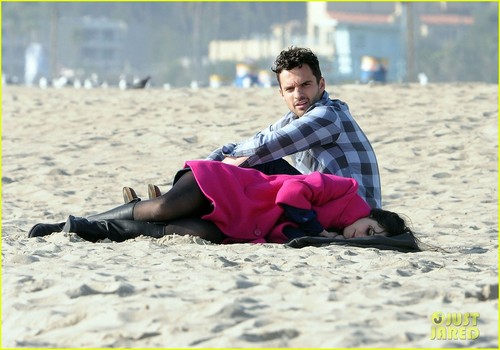  Zooey Deschanel and co-star Jake M. Johnson film scenes for New Girl at the beach, pwani <333