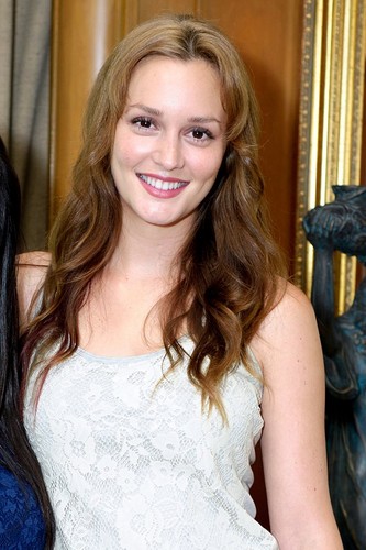  "SPOTTED: @ itsmeleighton looking FAB in @ PENSHOPPE #AllStars" :D