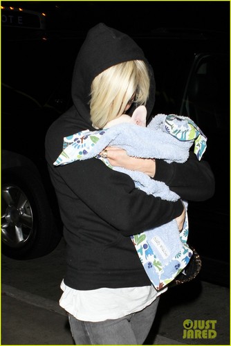  Ashlee Simpson & Vincent Piazza: Wednesday Walk with the Pup!