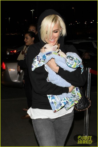 Ashlee Simpson & Vincent Piazza: Wednesday Walk with the Pup!