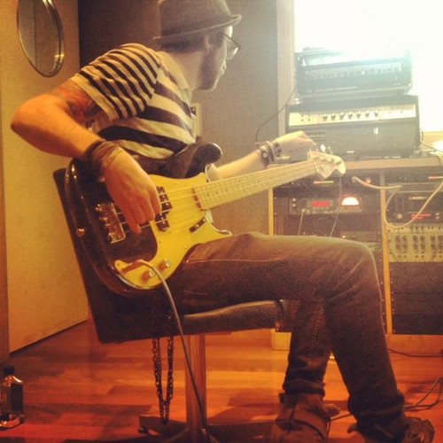  Awesome Jeremy with his awesome bas, bass :D