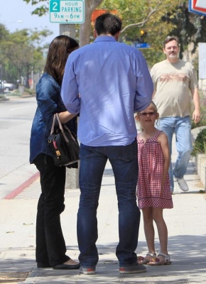  Ben and Jen take their girls to see a school play