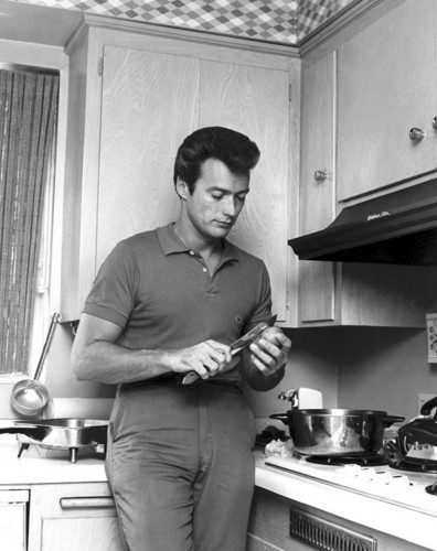  Clint Eastwood cooking