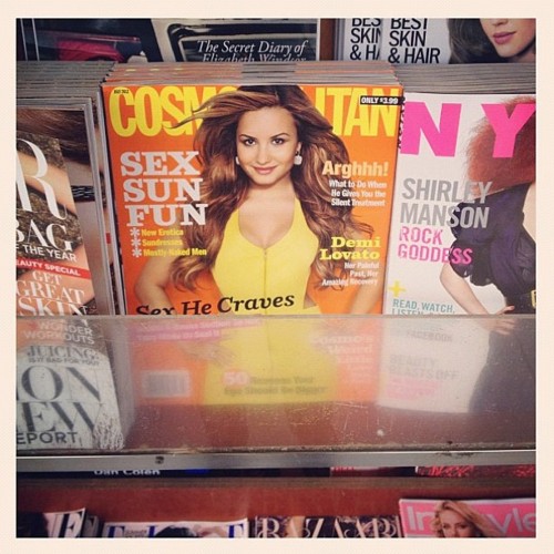  Demi Lovato Cover in magazine