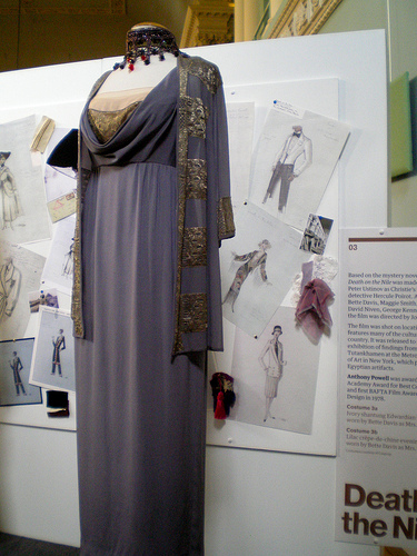  Dresses worn sa pamamagitan ng Bette Davis