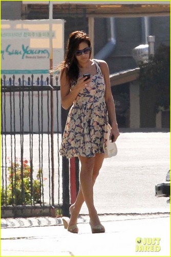  Eva Mendes is Fabulous in Florals