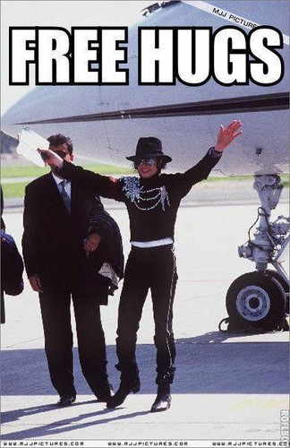  Free hugs from MJ (: