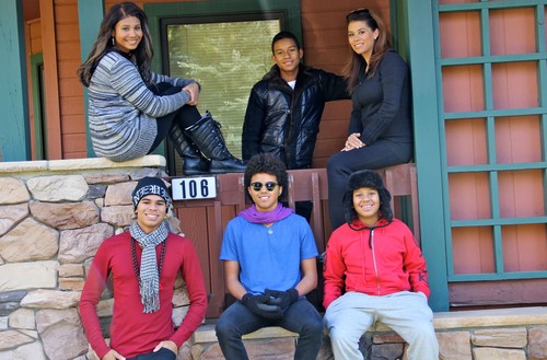  Jaafar with his sister Genevieve, brothers Randy Jr, Donte, Jermajesty and mom Alejandra