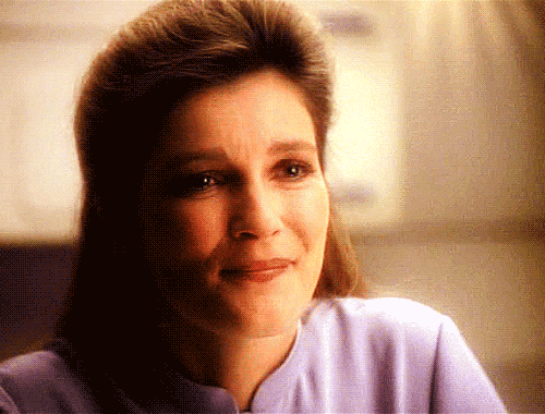  Janeway looking at Chakotay - Those eyes are full of love...<3