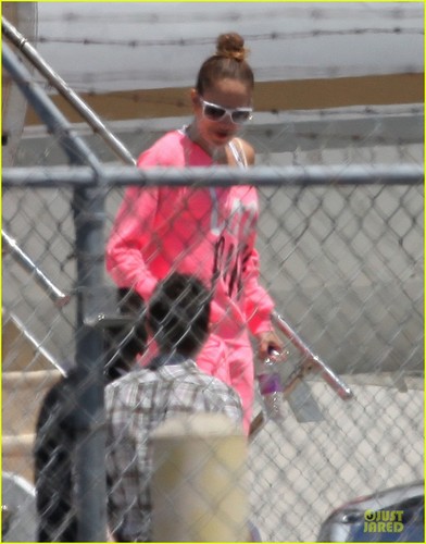 Jennifer Lopez: Hot màu hồng, hồng Private Plane Arrival