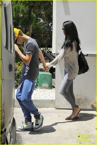 Justin Bieber & Selena Gomez: Benihana Lunch Lovebirds!