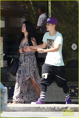  Justin Bieber & Selena Gomez: Movie Date!