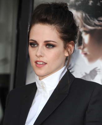  Kristen at the "Snow White and the Huntsman" screening in LA.
