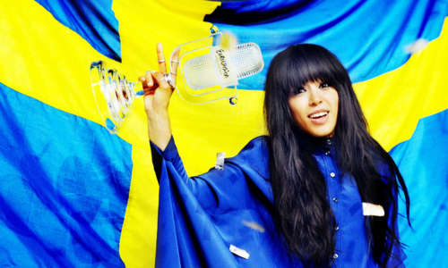  Loreen with her Eurovision trophy