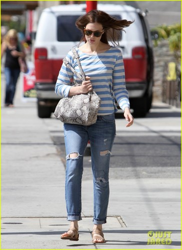  Mandy Moore: Box Brothers Shopping!