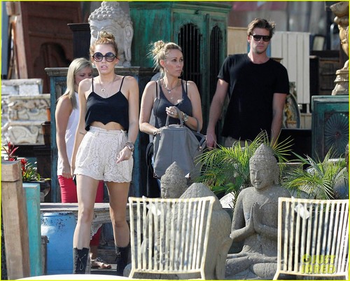 Miley Cyrus: Shopping with Mom Tish & Liam!