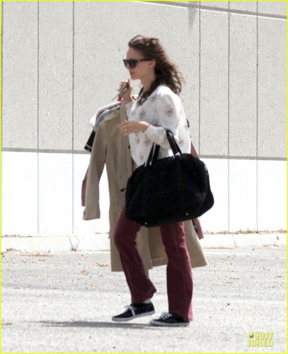  Natalie Portman Drops 의해 Dry Cleaners