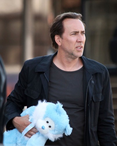  Nicolas Cage - films a scene for his new movie 'Medallion'
