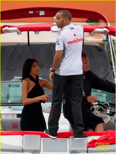  Nicole Scherzinger: barca Ride with Lewis Hamilton
