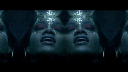  Rihanna in 'Where Have anda Been' Muzik video