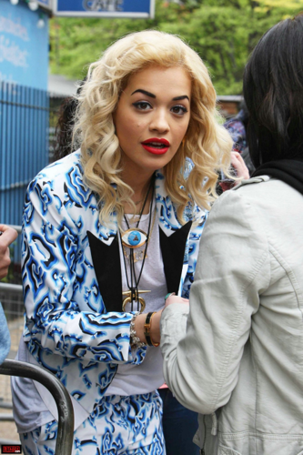  Rita Ora - Outside At This Morning In Лондон - Mau 17, 2012